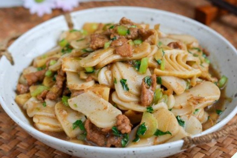 Củ này sau mưa mọc lên như nấm, nấu chung với thịt ba chỉ được món ngon, ăn một lần nhớ mãi - Ảnh 3.