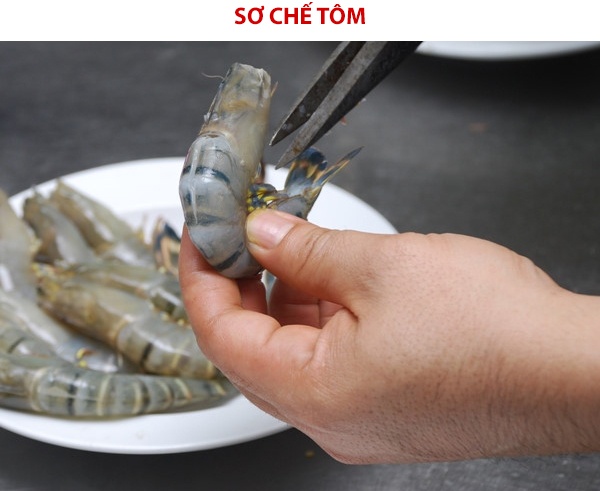 Rang tôm đỏ đẹp, giòn vỏ, ăn thơm ngọt không tanh chỉ cần thêm bước này - Ảnh 2.