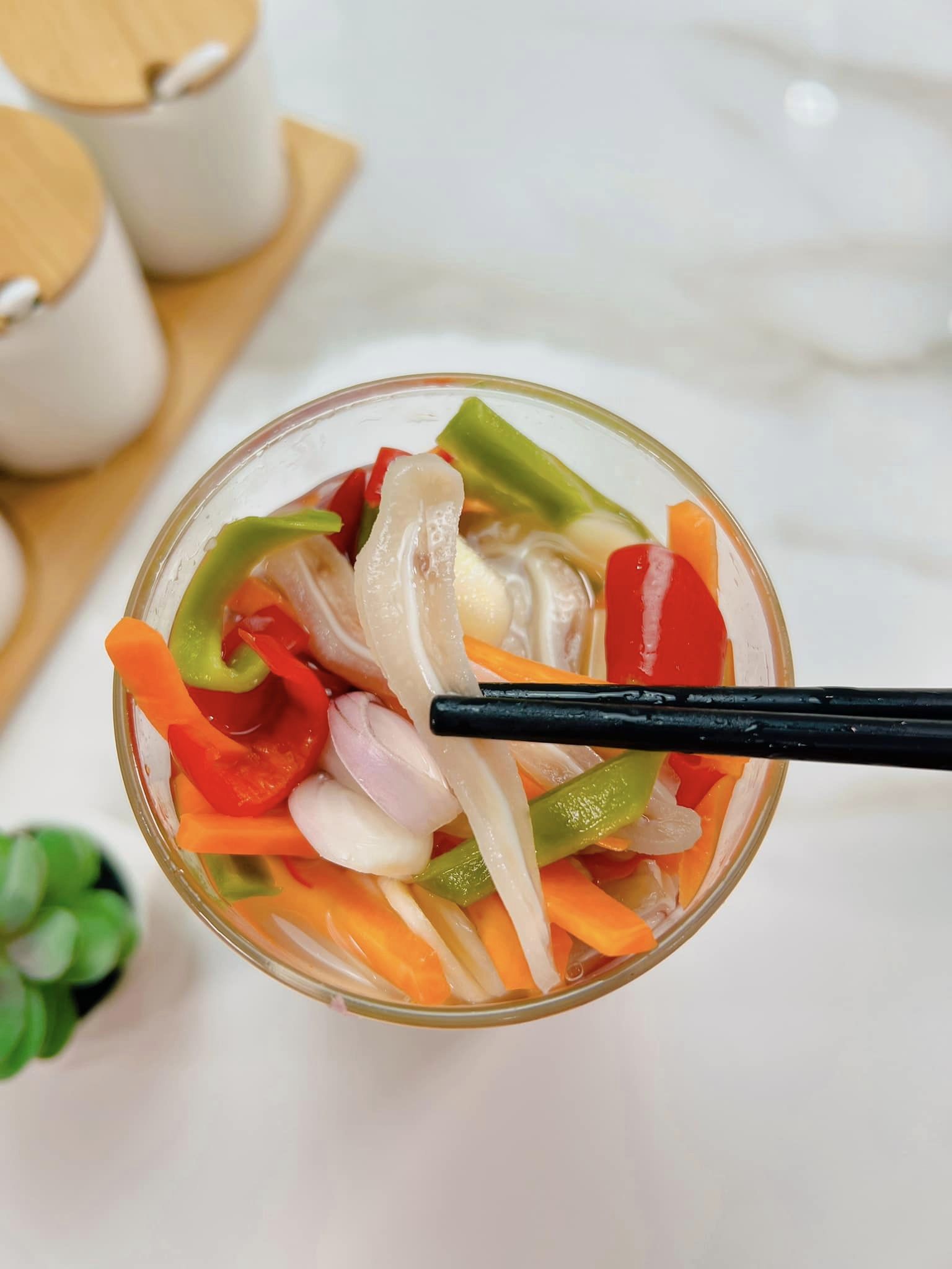 Tai heo ngâm chua ngọt với rau tiến vua không váng mỡ để cả tháng vẫn giòn ngon - Ảnh 7. Tai heo ngâm chua ngọt với rau tiến vua không váng mỡ để cả tháng vẫn giòn ngon - Ảnh 7.