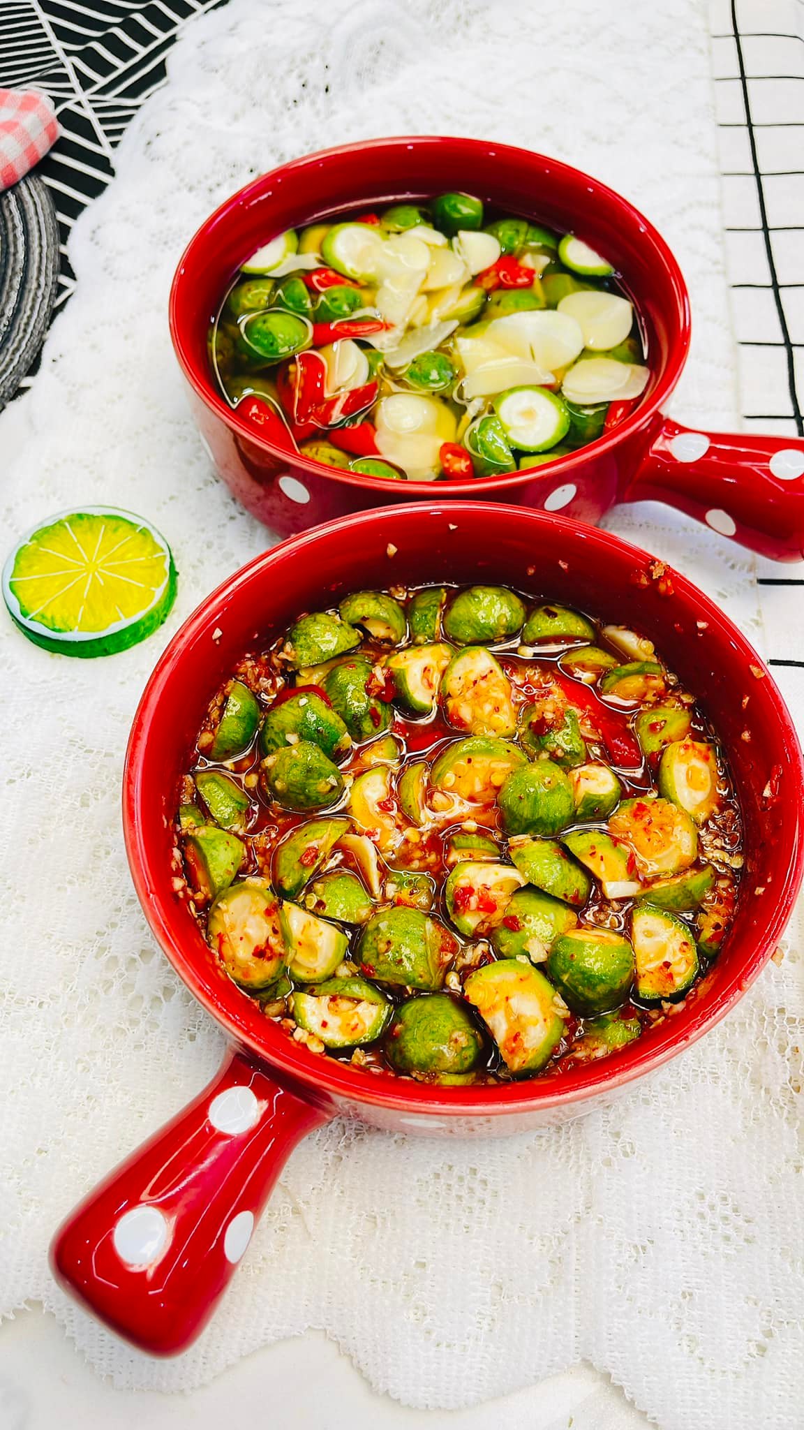 Loại quả được xem là “đặc sản mùa hè” đem dầm mắm ớt tỏi thành món siêu ngon - Ảnh 2.