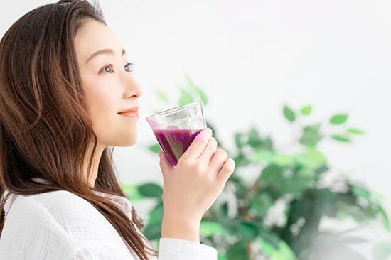 Loại rau thơm quen thuộc bán đầy chợ, ăn vào da đẹp mịn màng, hết trầm cảm - Ảnh 3.