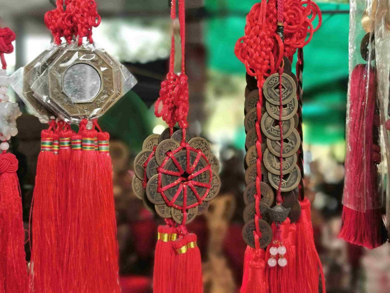 Đặt 3 vật này trước cửa để nghênh đón Thần Tài, nhà giàu đặc biệt thích cái thứ 3 - Ảnh 2. Đặt 3 vật này trước cửa để nghênh đón Thần Tài, nhà giàu đặc biệt thích cái thứ 3 - Ảnh 2.