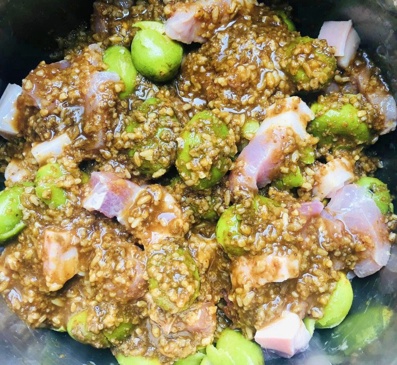 Loại quả xưa rụng đầy gốc không ai nhặt, giờ là đặc sản dân thành phố săn lùng, đem kho thịt ăn tốn cơm - Ảnh 4.