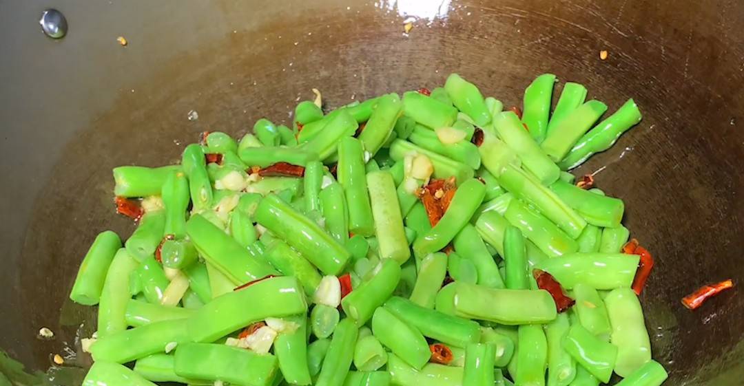 Loại rau rẻ tiền, hàm lượng canxi cao gấp 7 lần khoai tây, 12 lần cà chua, ăn nhiều cho đôi chân chắc khỏe - Ảnh 9.