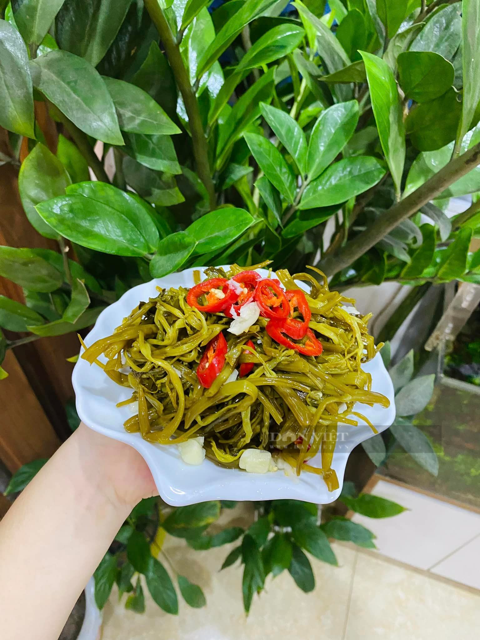 Loại rau bình dân, rẻ tiền, có nhiều lợi ích cho sức khỏe đem muối chua ngọt, ăn là nghiền - Ảnh 7.
