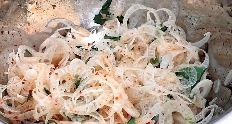 Thứ này xưa chỉ cho lợn, rất bổ mà ít người ăn, thái ra làm nộm ngon hơn thịt, khúc bé tí 250.000đ - Ảnh 9. Thứ này xưa chỉ cho lợn, rất bổ mà ít người ăn, thái ra làm nộm ngon hơn thịt, khúc bé tí 250.000đ - Ảnh 9.