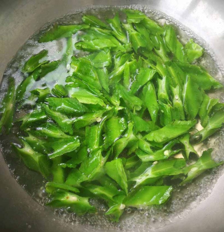 Quả này giống khế nhưng có răng cưa mọc tua tủa, được ví như “vàng xanh”, tiếc là ít người ăn - Ảnh 5.