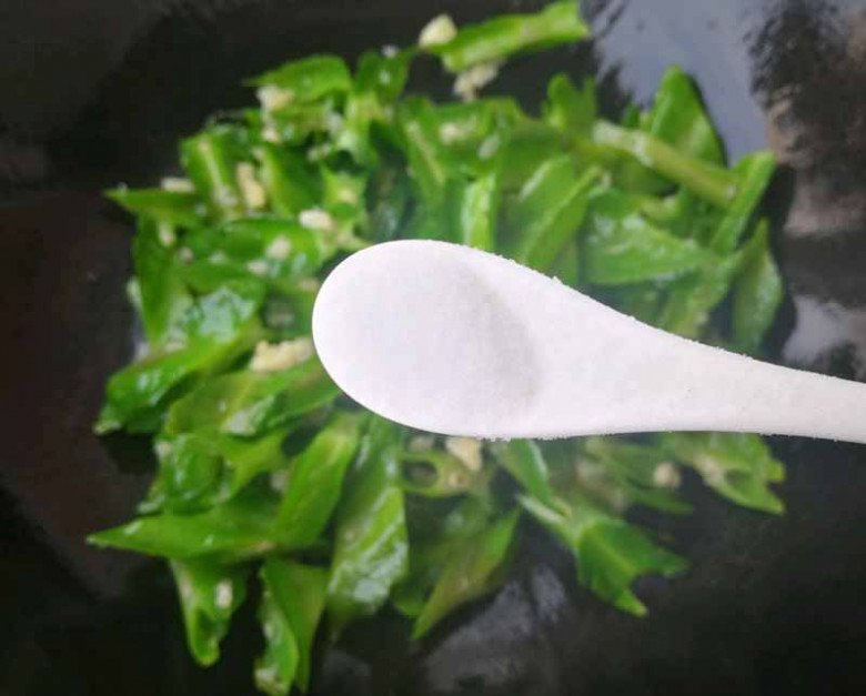 Quả này giống khế nhưng có răng cưa mọc tua tủa, được ví như “vàng xanh”, tiếc là ít người ăn - Ảnh 8.