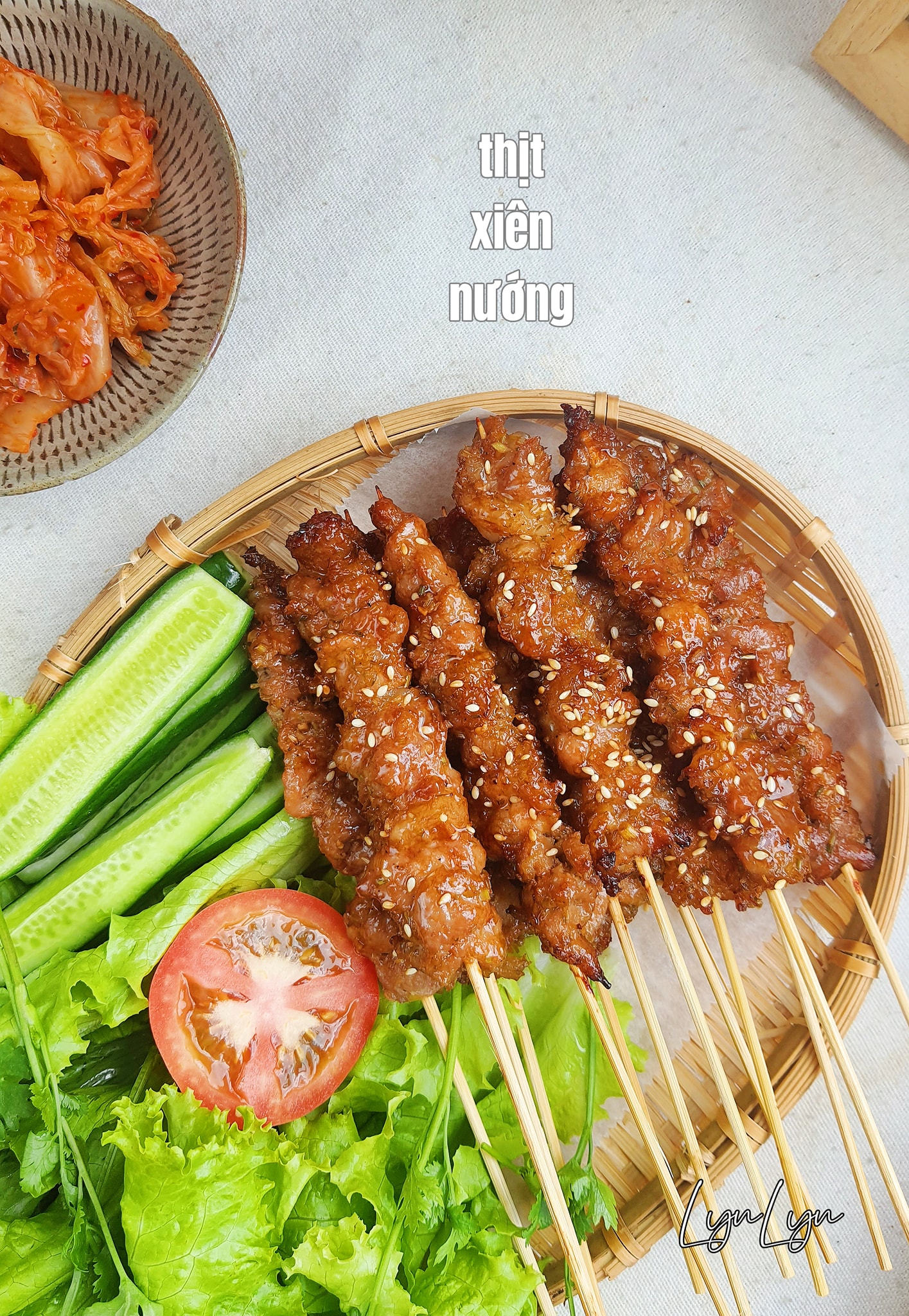 Mách bạn cách làm thịt xiên nướng bằng nồi chiên không dầu đảm bảo mềm thơm hấp dẫn - Ảnh 1.