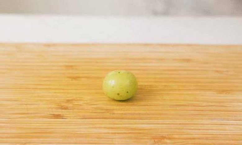 Quả dại được ví là “kim cương xanh”, vitamin C cao ngất ngưởng, gặp thì nhớ mua ăn - Ảnh 13.