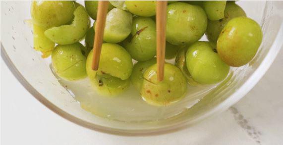 Quả dại được ví là “kim cương xanh”, vitamin C cao ngất ngưởng, gặp thì nhớ mua ăn - Ảnh 9.