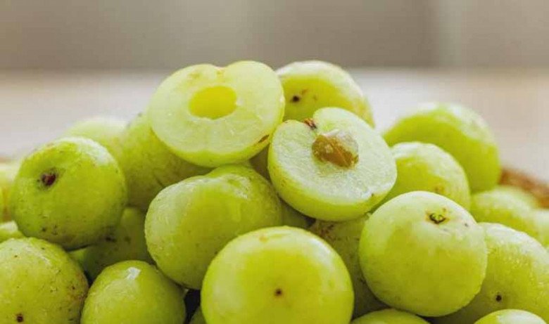 Quả dại được ví là “kim cương xanh”, vitamin C cao ngất ngưởng, gặp thì nhớ mua ăn - Ảnh 2.