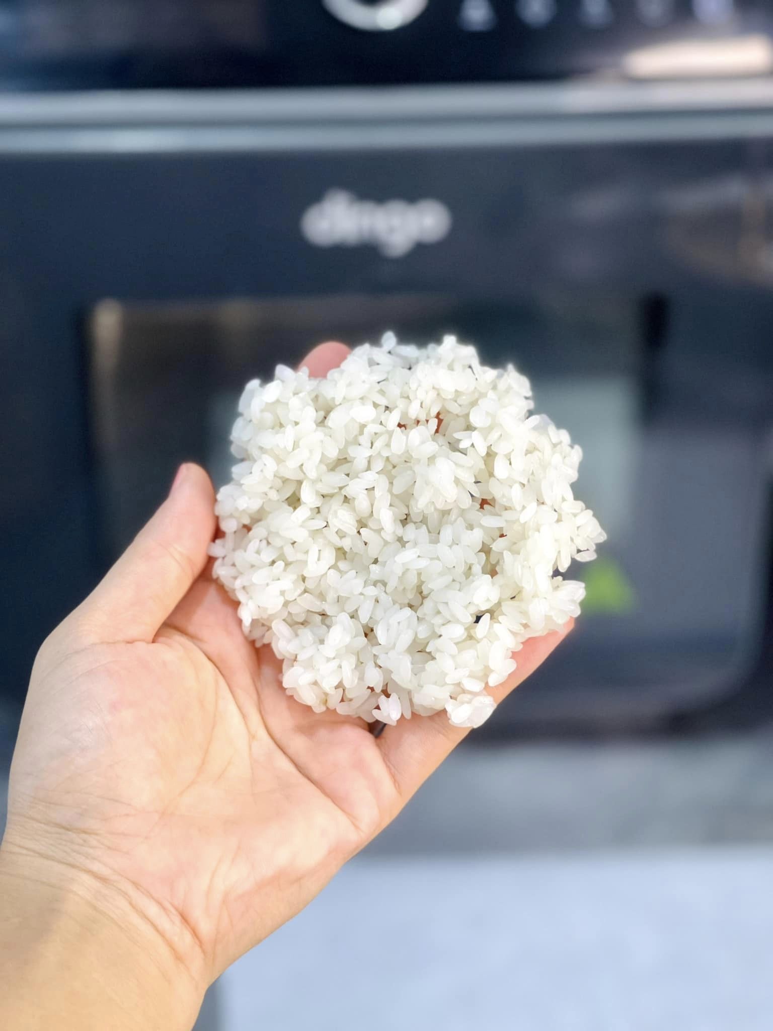 Mách bạn cách làm cơm cháy siêu đơn giản mà ngon khó cưỡng tại nhà - Ảnh 4. Mách bạn cách làm cơm cháy siêu đơn giản mà ngon khó cưỡng tại nhà - Ảnh 4.