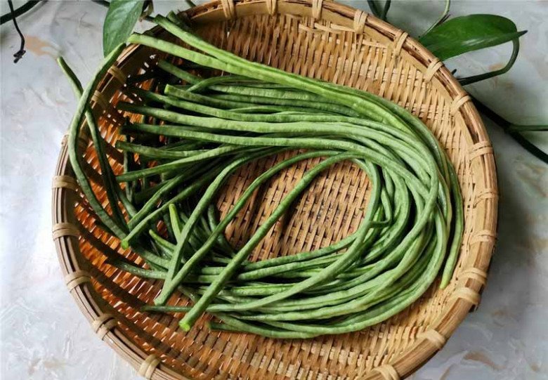 Quả dài ngoằng tên nghe lạ hoắc, nấu lên ăn giòn sần sật, 30.000đ/kg đủ cho cả vài mâm cỗ - Ảnh 1. Quả dài ngoằng tên nghe lạ hoắc, nấu lên ăn giòn sần sật, 30.000đ/kg đủ cho cả vài mâm cỗ - Ảnh 1.