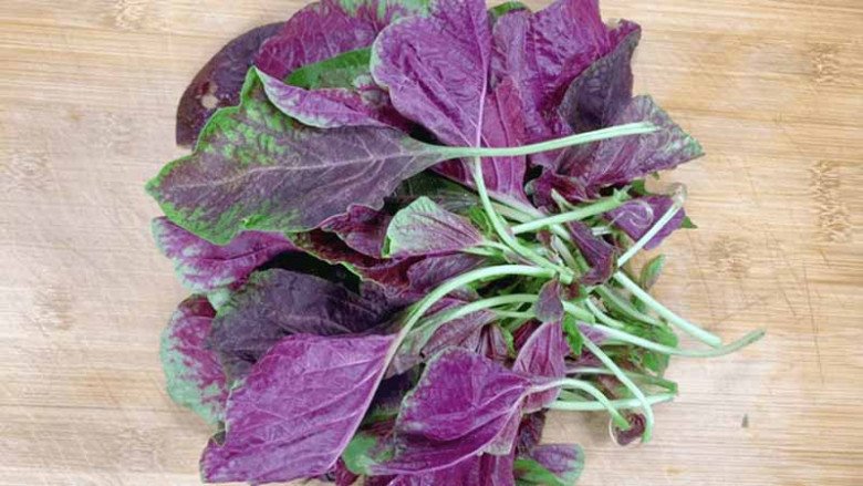 Lá này axit folic gấp 46 lần dưa chuột, giá rẻ bằng ½ rau muống, tranh thủ ăn kẻo phải chờ năm sau - Ảnh 2.