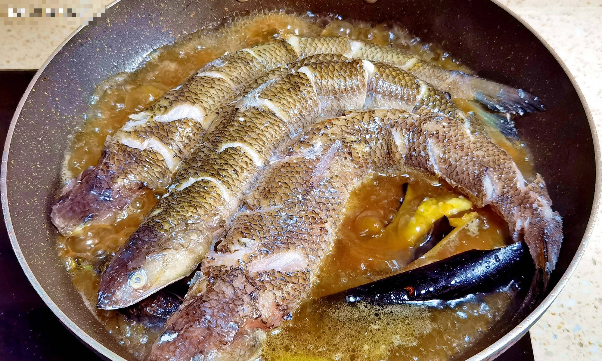 Loại cá nhiều dinh dưỡng hơn cá chép, ngon hơn cá diếc, hầm với "vua của các loại rau" cực thơm ngon - Ảnh 1.