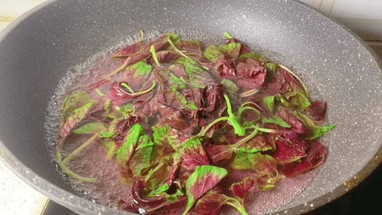 Lá này axit folic gấp 46 lần dưa chuột, giá rẻ bằng ½ rau muống, tranh thủ ăn kẻo phải chờ năm sau - Ảnh 4.