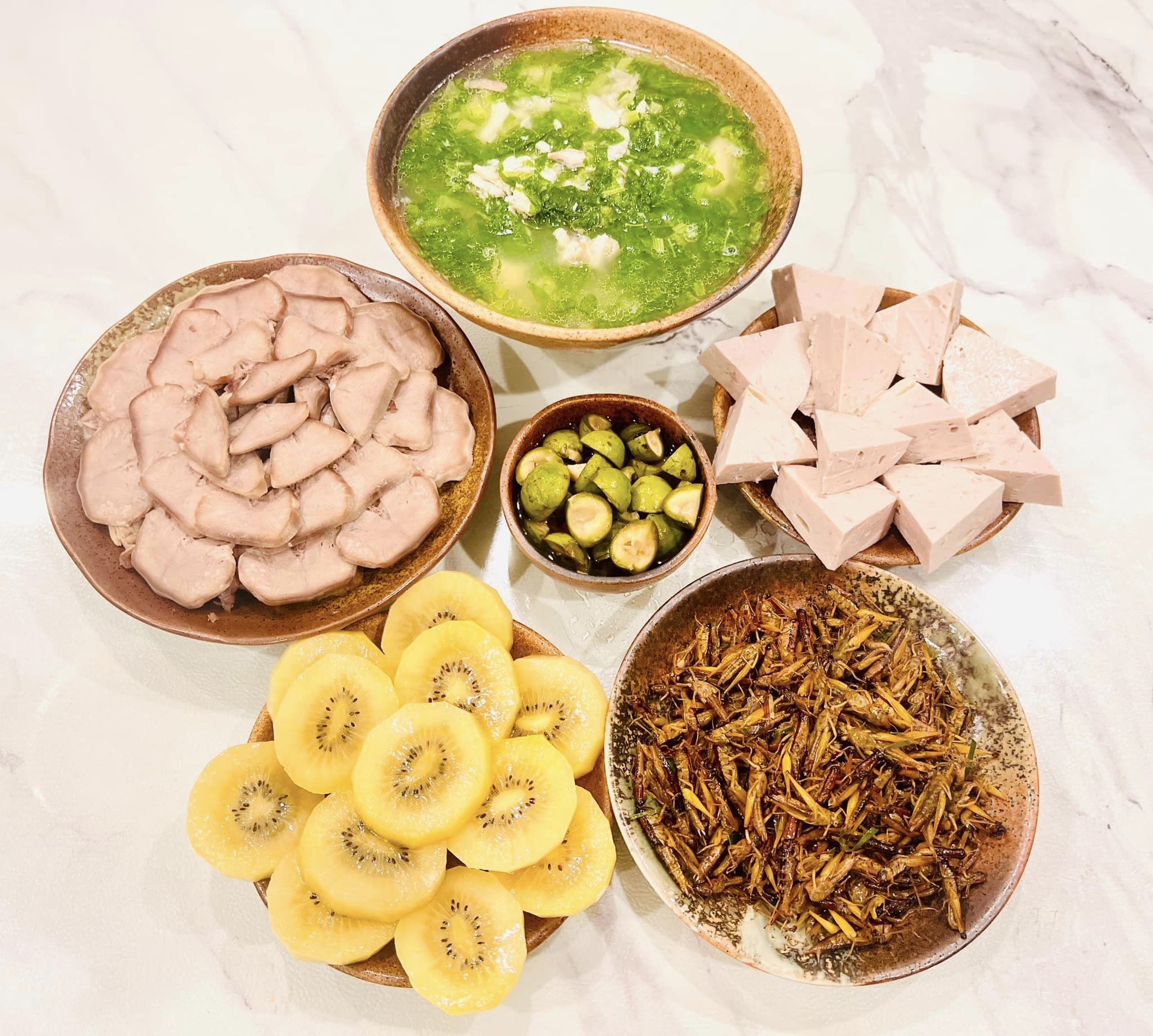 8 mâm cơm gia đình siêu bắt mắt, dễ làm, giàu dinh dưỡng - Ảnh 1. 8 mâm cơm gia đình siêu bắt mắt, dễ làm, giàu dinh dưỡng - Ảnh 1.