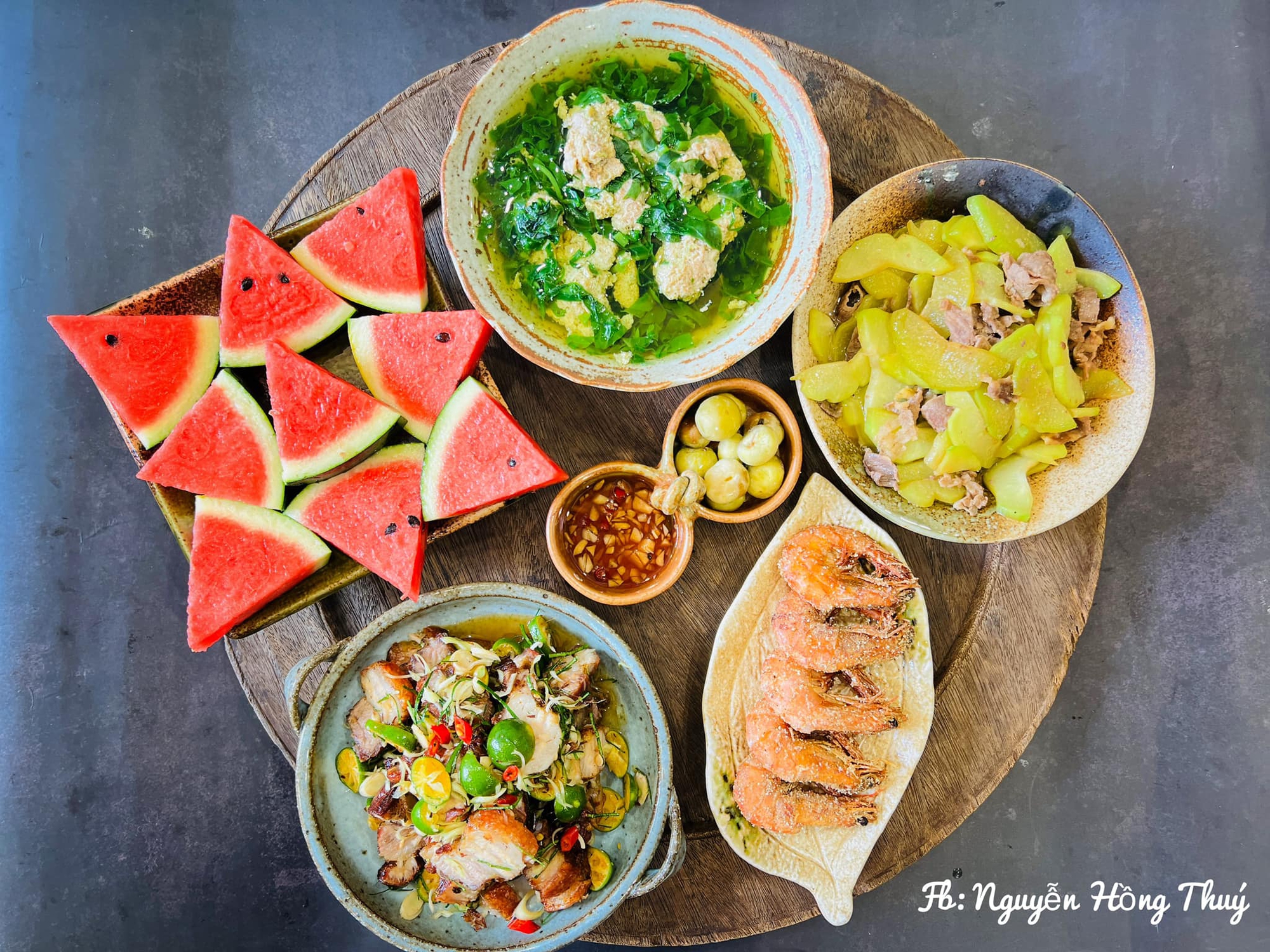 Mẹ đảm Hà thành gợi ý thực đơn mâm cơm gia đình đơn giản hấp dẫn - Ảnh 5. Mẹ đảm Hà thành gợi ý thực đơn mâm cơm gia đình đơn giản hấp dẫn - Ảnh 5.