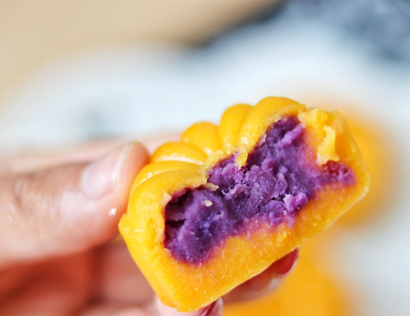 Loại củ "trường sinh" phối với quả "siêu vitamin A" thành bánh Trung thu ngon, đẹp, bổ - Ảnh 15. Loại củ "trường sinh" phối với quả "siêu vitamin A" thành bánh Trung thu ngon, đẹp, bổ - Ảnh 15.