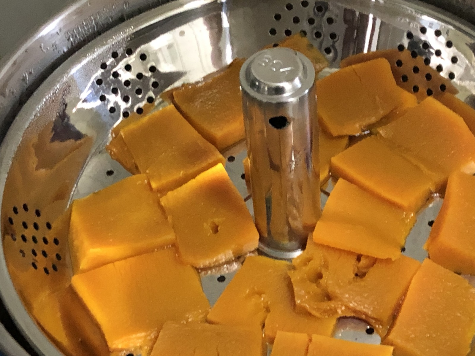 Loại củ "trường sinh" phối với quả "siêu vitamin A" thành bánh Trung thu ngon, đẹp, bổ - Ảnh 5. Loại củ "trường sinh" phối với quả "siêu vitamin A" thành bánh Trung thu ngon, đẹp, bổ - Ảnh 5.