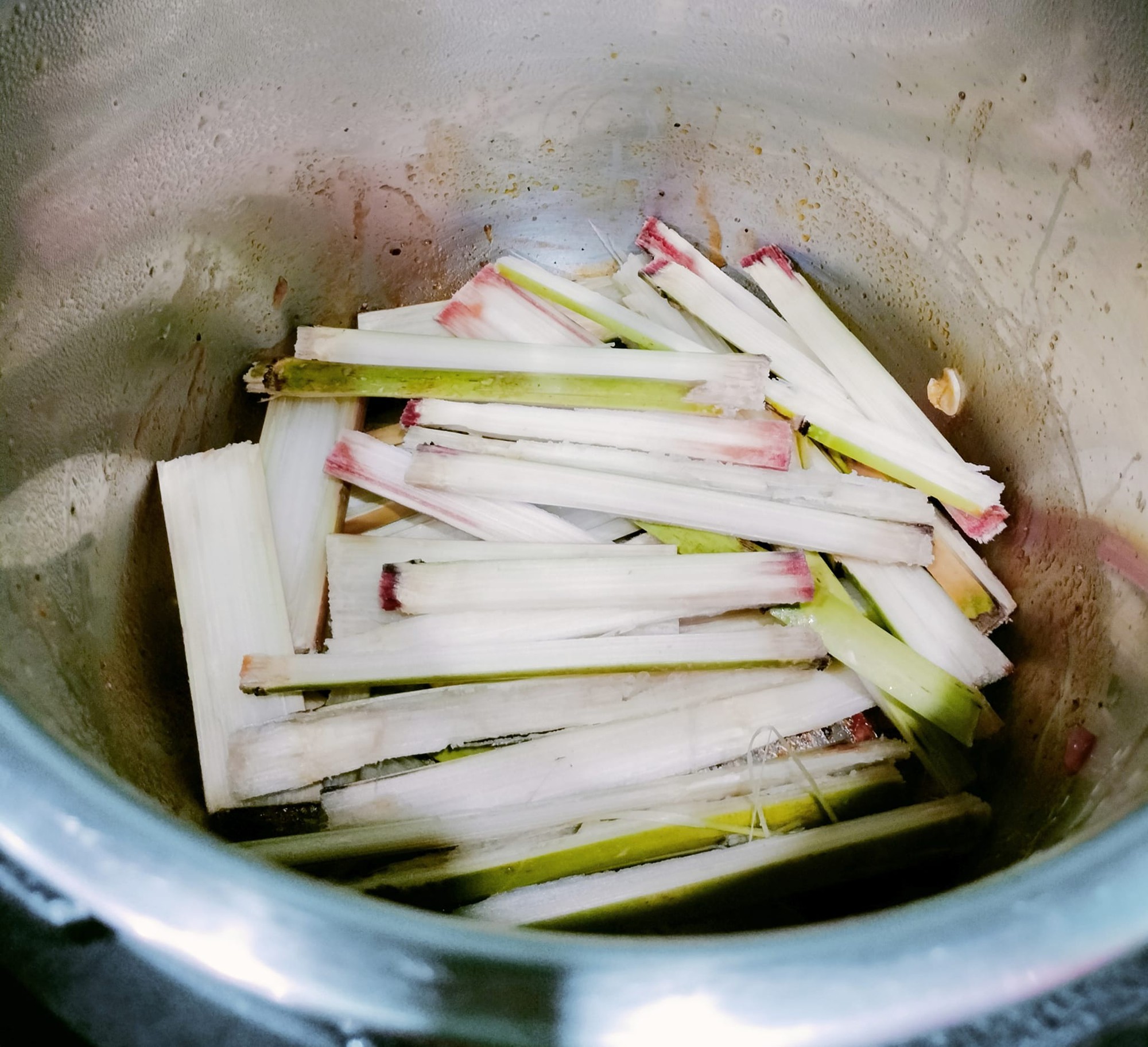 Loại cây nhiều đốt, làm nước giải khát cực ngon, đem kho với cá nục ngon nhức nách - Ảnh 3.