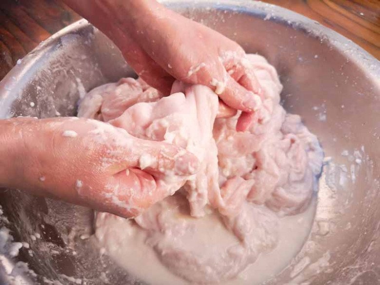Rửa lòng già heo đừng bỏ muối, thêm đúng 1 thìa này lòng sạch từ trong ra ngoài, không hôi tanh - Ảnh 3. Rửa lòng già heo đừng bỏ muối, thêm đúng 1 thìa này lòng sạch từ trong ra ngoài, không hôi tanh - Ảnh 3.