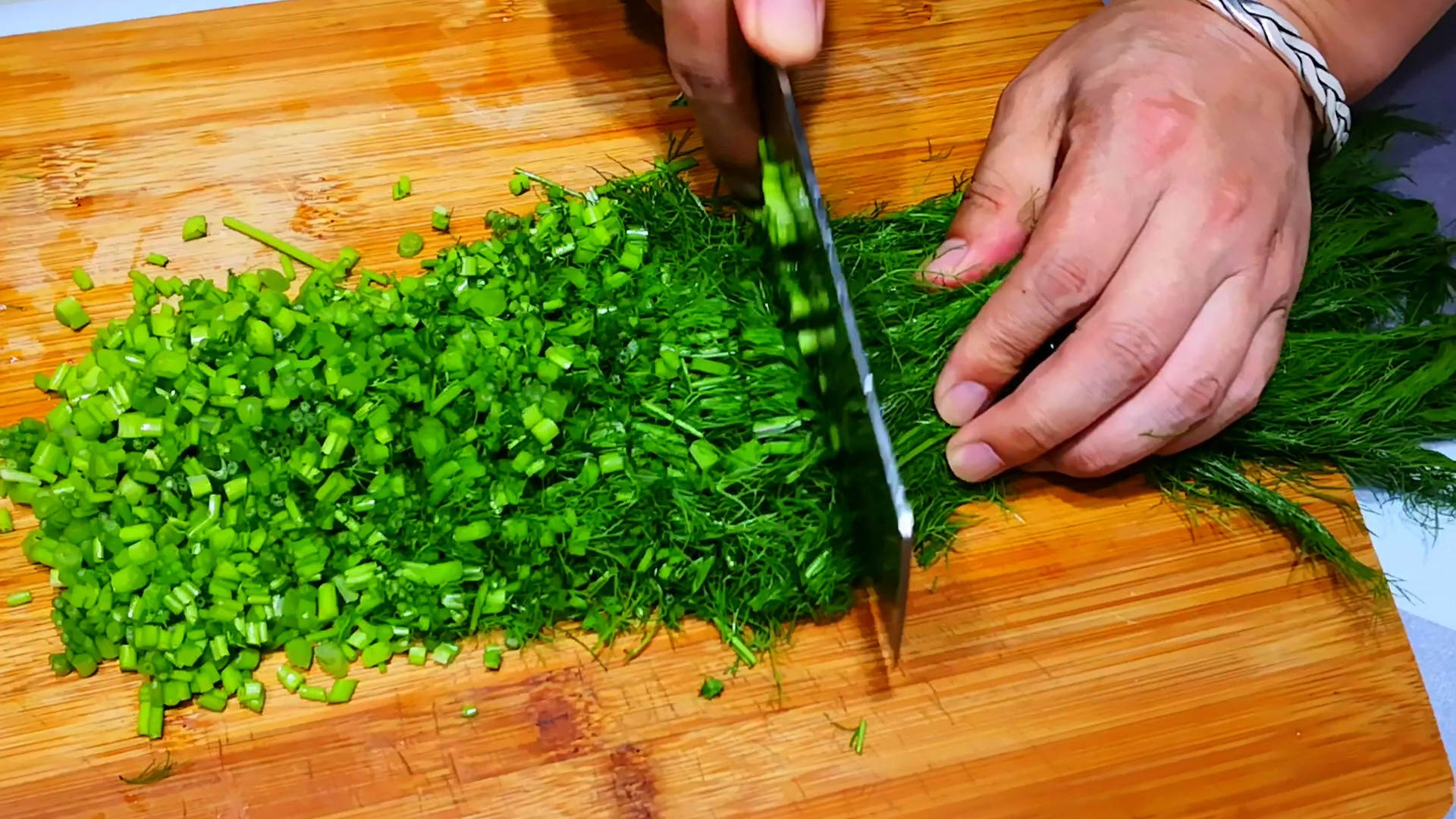 Loại rau có "mùi lạ", giàu kháng sinh, nâng cao sức đề kháng, đừng nấu cá mang làm bánh rất ngon  - Ảnh 4.