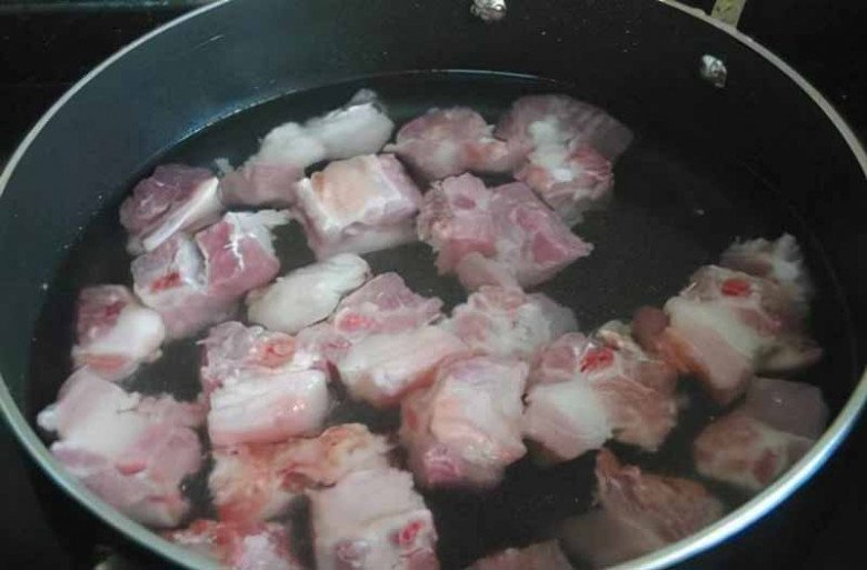 Canh xương càng hầm càng hôi, làm thêm 1 bước này nước dùng trong veo, thơm ngọt - Ảnh 4. Canh xương càng hầm càng hôi, làm thêm 1 bước này nước dùng trong veo, thơm ngọt - Ảnh 4.