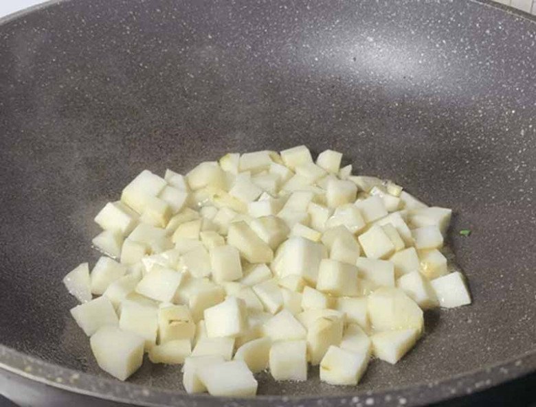 Củ này có giá 25.000đ/kg, người Nhật gọi là “củ trường sinh”, nấu lên ăn ngon hơn thịt lợn, vừa dọn ra đã hết sạch - Ảnh 6.