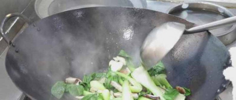 Xào rau kiểu nào cũng bị vàng úa, ra nước, đầu bếp có 3 tuyệt chiêu giúp rau xanh mướt, giòn ngon - Ảnh 7. Xào rau kiểu nào cũng bị vàng úa, ra nước, đầu bếp có 3 tuyệt chiêu giúp rau xanh mướt, giòn ngon - Ảnh 7.
