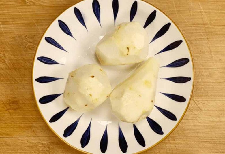 Củ này có giá 25.000đ/kg, người Nhật gọi là “củ trường sinh”, nấu lên ăn ngon hơn thịt lợn, vừa dọn ra đã hết sạch - Ảnh 3.