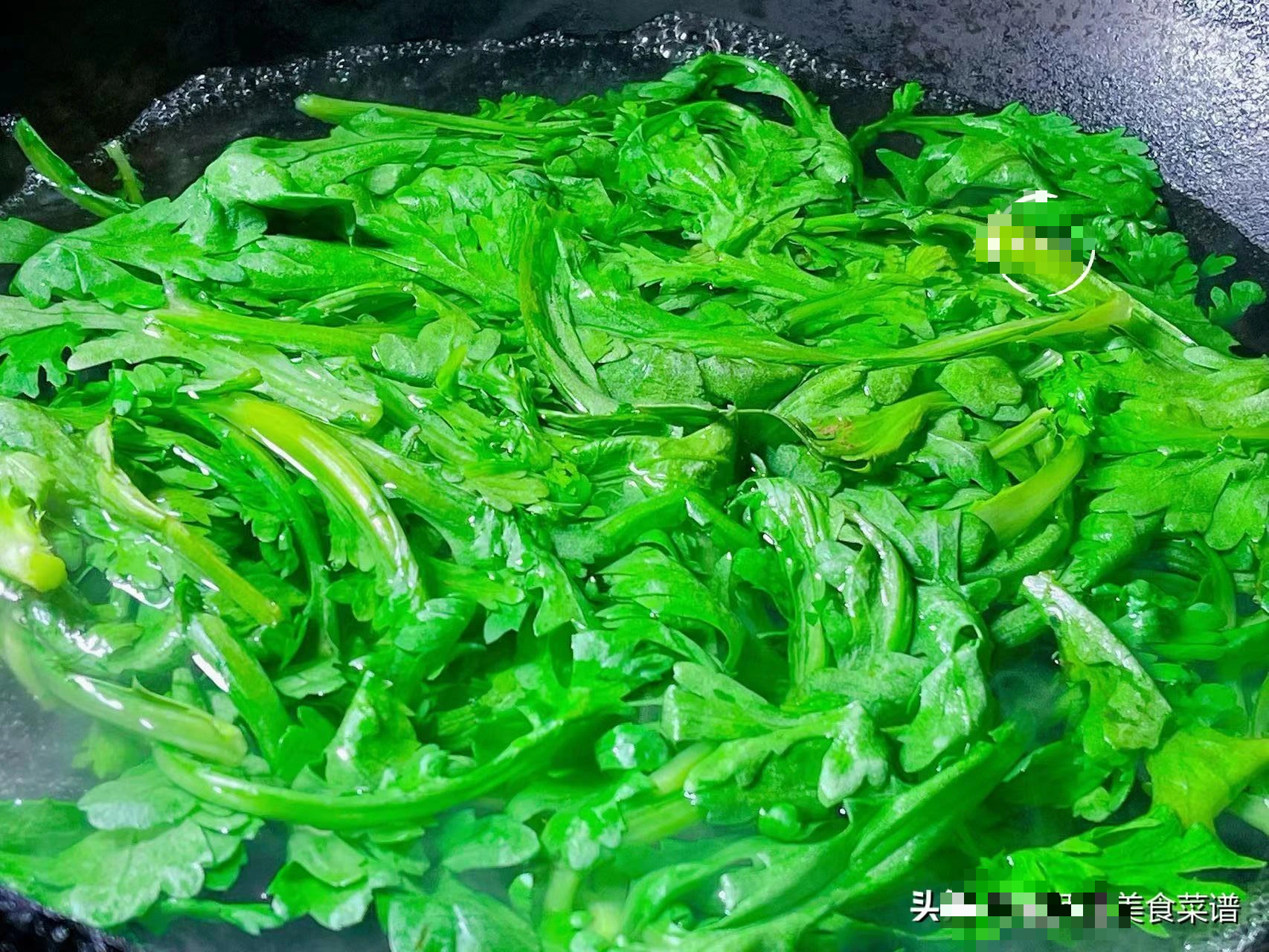 Loại rau an thần, dưỡng tâm, bổ sung năng lượng cho não, trộn với tỏi phi vừa thơm vừa ngọt- Ảnh 4.