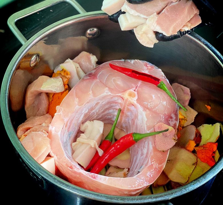 Cách kho cá đậm đà, không tanh, thơm nức mũi cho ngày đông của ông bố đảm- Ảnh 4.