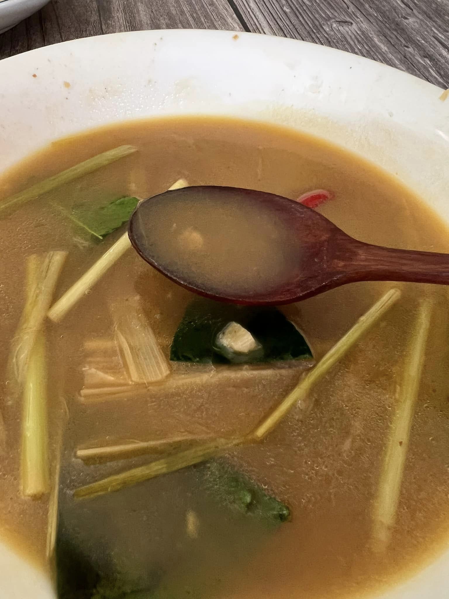 Hấp ngao kiểu Thái chua cay nhanh gọn nhưng cực kì thơm ngon, ăn là nghiền- Ảnh 7. Hấp ngao kiểu Thái chua cay nhanh gọn nhưng cực kì thơm ngon, ăn là nghiền- Ảnh 7.
