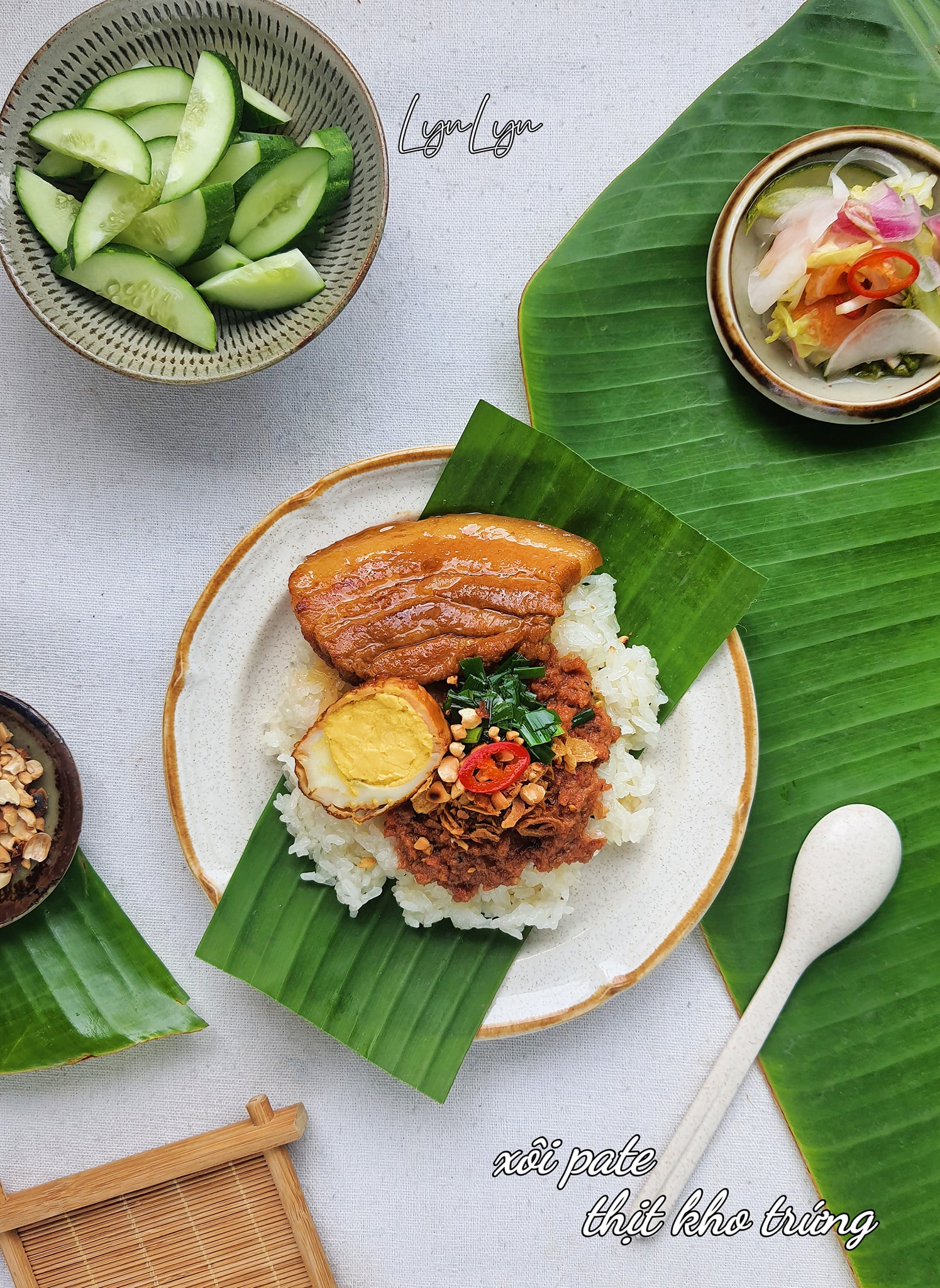 Mách bạn cách làm món xôi thịt kho trứng, pate ngon đúng điệu- Ảnh 1.