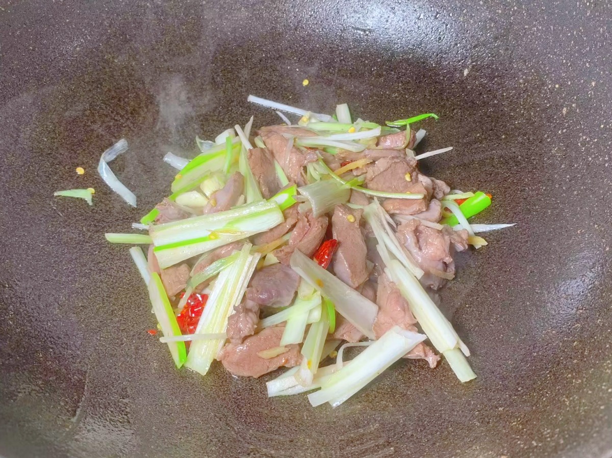 Loại thịt có selen gấp 50 lần thận lợn, bảo vệ gan, chống ung thư, xào hành đơn giản cực thơm- Ảnh 5.