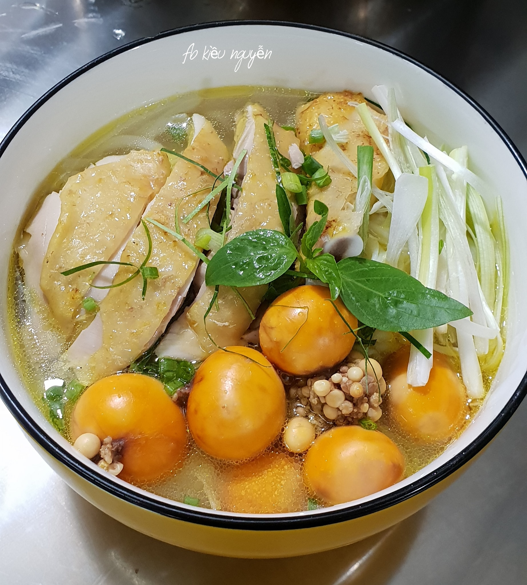Nấu phở gà thêm gia vị này, đảm bảo nước dùng trong và ngọt tự nhiên- Ảnh 1. Nấu phở gà thêm gia vị này, đảm bảo nước dùng trong và ngọt tự nhiên- Ảnh 1.