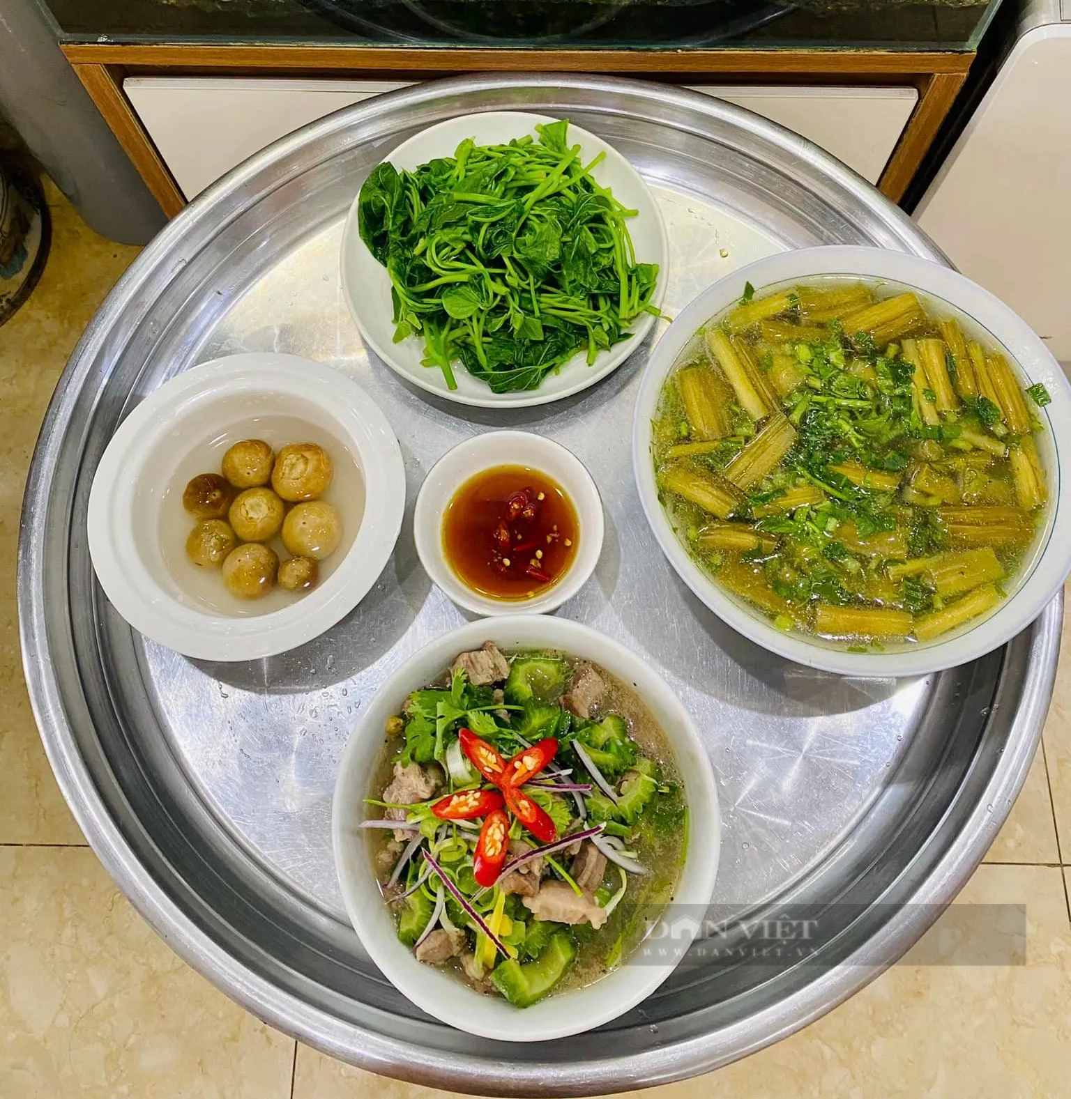 Loại quả sần sùi, đắng ngắt lại là vị thuốc quý, tốt cho tim, kháng ung thư, xào thùy heo thơm phức- Ảnh 5.