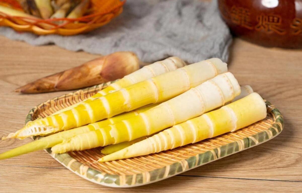 Loại rau "vua" của mùa xuân, tươi mát, ngon miệng, không nên ăn nhiều, nấu canh gà cực thơm- Ảnh 1.