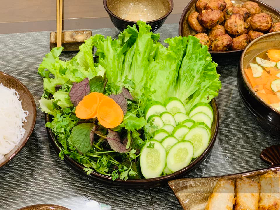 Mách bạn cách làm bún chả "phiên bản" nồi chiên không dầu thơm ngon, tiện dụng- Ảnh 4. Mách bạn cách làm bún chả "phiên bản" nồi chiên không dầu thơm ngon, tiện dụng- Ảnh 4.