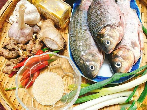Bật mí công thức làm món cá trắm kho nghệ chuẩn vị miền Trung- Ảnh 1.