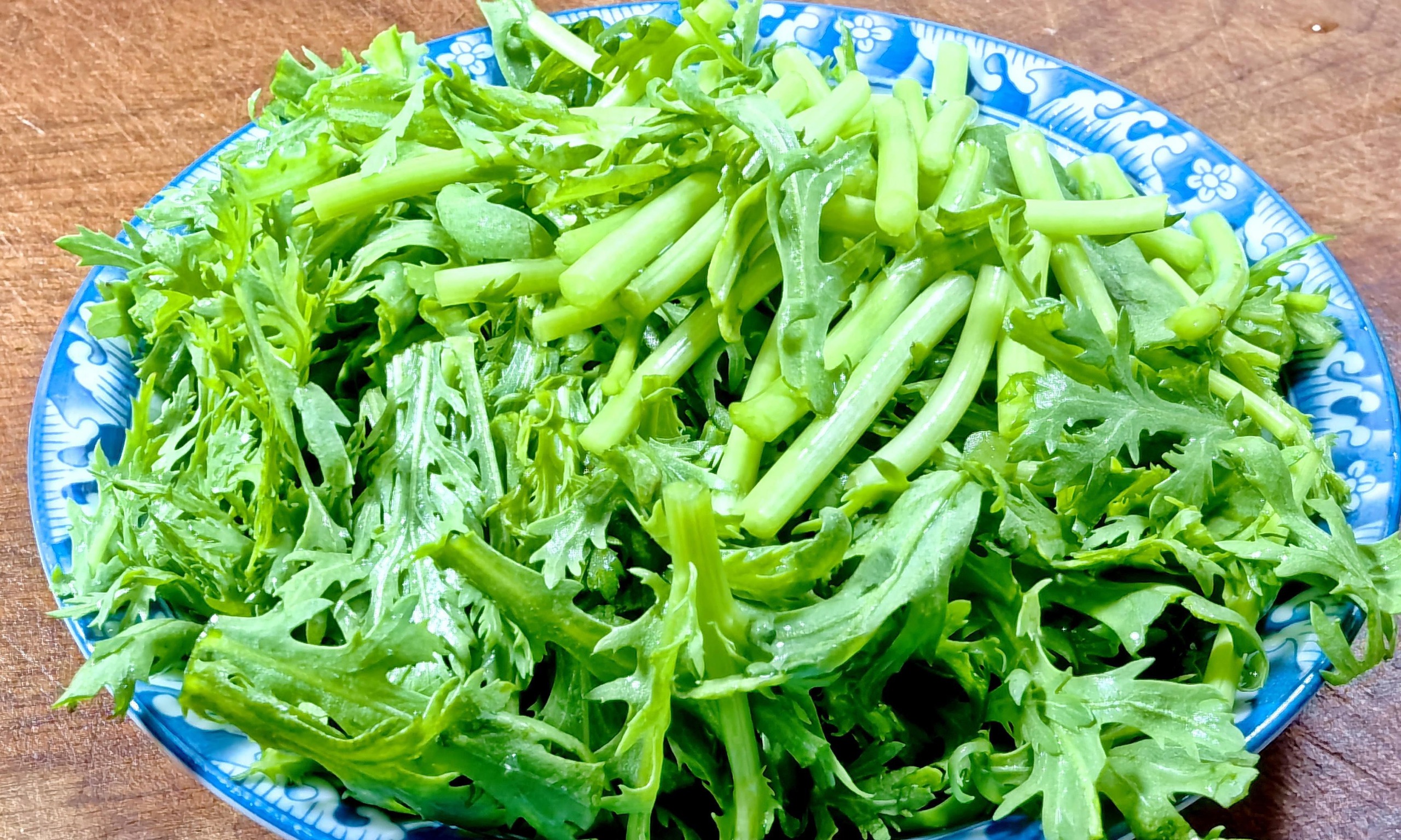 Loại rau "hoàng đế", ăn vào mùa xuân, thanh nhiệt gan, dễ ngủ, cải thiện nhan sắc, xào vẹm cực thơm- Ảnh 4.