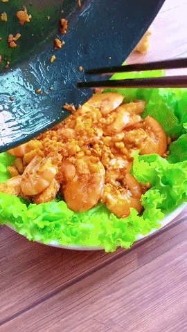 Tôm mà rang thế này thì ăn mãi không chán, thao tác đơn giản chưa tới 15 phút là xong!- Ảnh 1.
