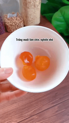Tôm mà rang thế này thì ăn mãi không chán, thao tác đơn giản chưa tới 15 phút là xong!- Ảnh 2.