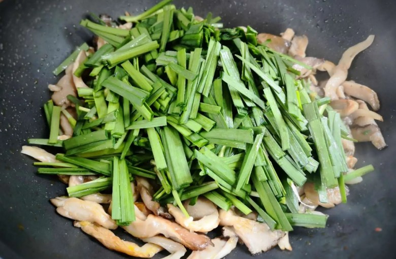 Loại rau này giá rẻ nhưng là "thuốc bổ gan tự nhiên", đem xào nấm vừa ngon lại tốt cho sức khỏe- Ảnh 3. Loại rau này giá rẻ nhưng là "thuốc bổ gan tự nhiên", đem xào nấm vừa ngon lại tốt cho sức khỏe- Ảnh 3.