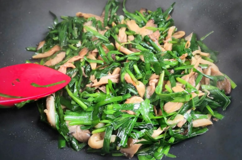 Loại rau này giá rẻ nhưng là "thuốc bổ gan tự nhiên", đem xào nấm vừa ngon lại tốt cho sức khỏe- Ảnh 4. Loại rau này giá rẻ nhưng là "thuốc bổ gan tự nhiên", đem xào nấm vừa ngon lại tốt cho sức khỏe- Ảnh 4.