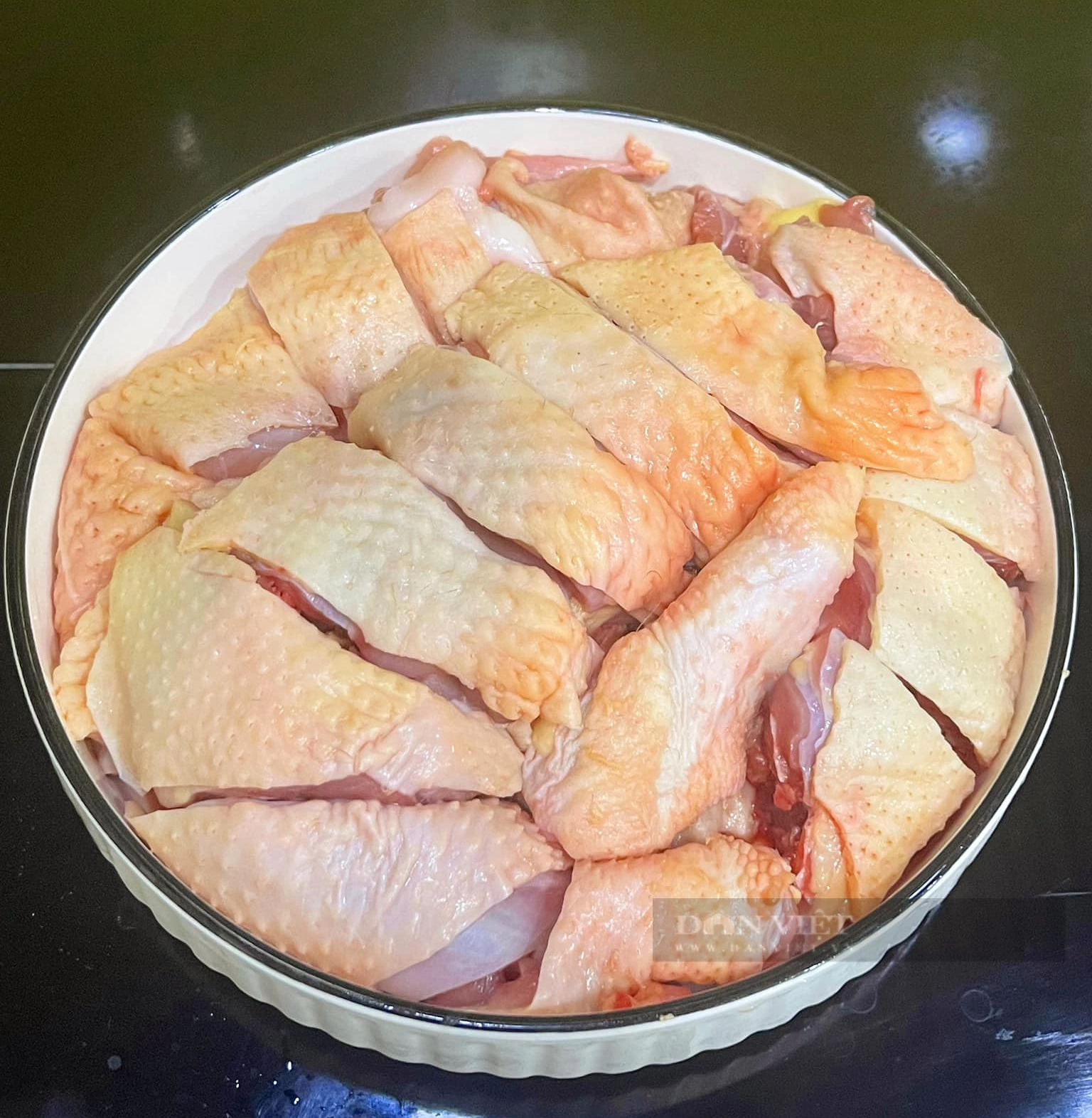 Loại lá nhiều tinh dầu với mùi thơm dễ chịu, giúp trẻ hóa, ngừa ung thư, rang với thịt gà ngon tuyệt- Ảnh 3.