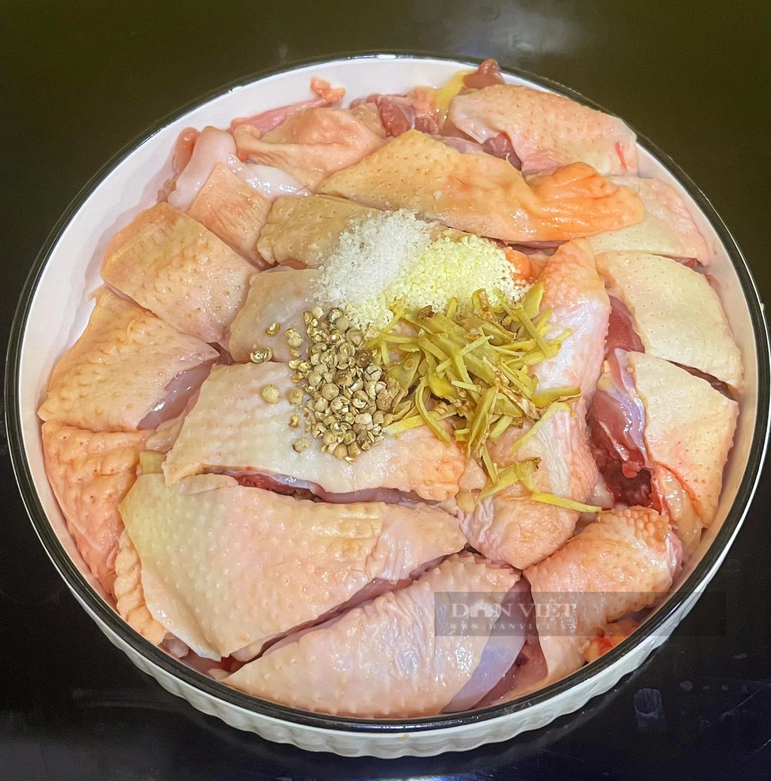 Loại lá nhiều tinh dầu với mùi thơm dễ chịu, giúp trẻ hóa, ngừa ung thư, rang với thịt gà ngon tuyệt- Ảnh 4.