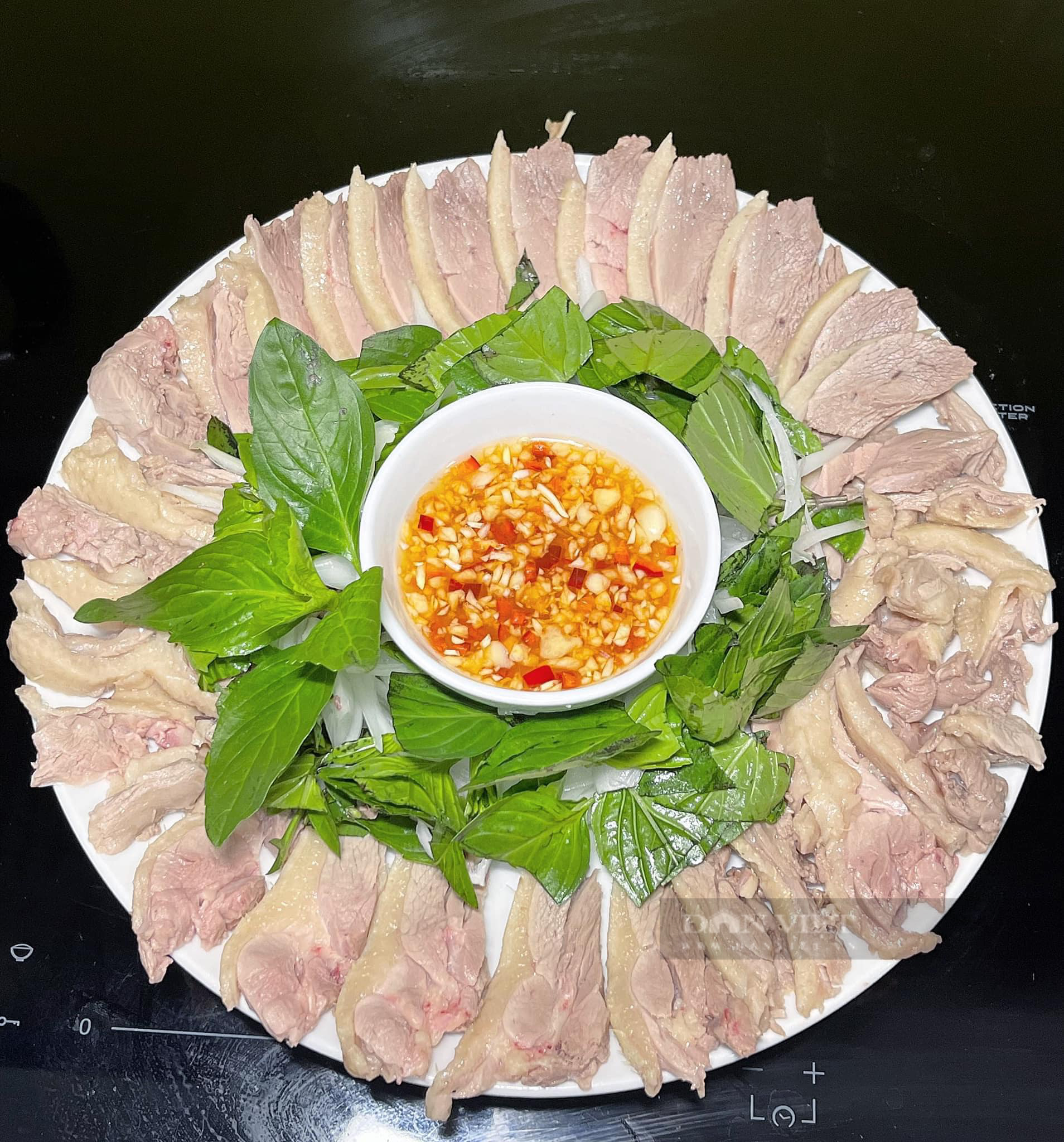 Loại thịt có hàm lượng protein cao hơn thịt vịt, giàu nguyên tố vi lượng hơn thịt gà, làm gỏi cực ngon- Ảnh 1.